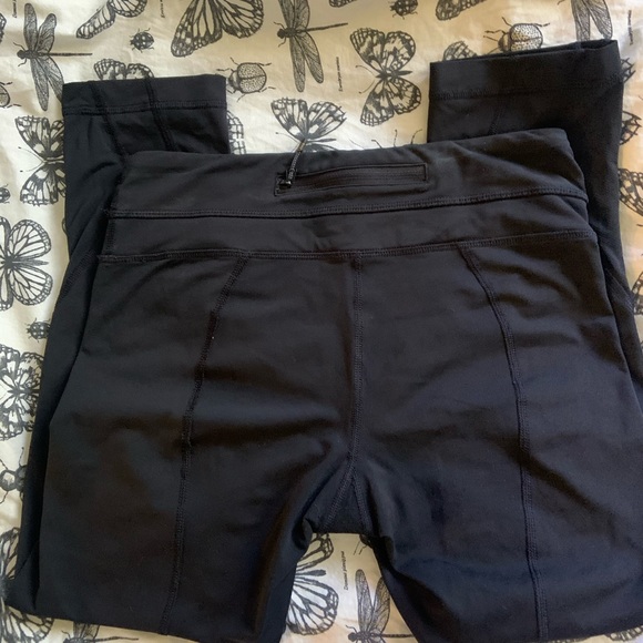 Nice lululemon crop pants - Picture 2 of 2